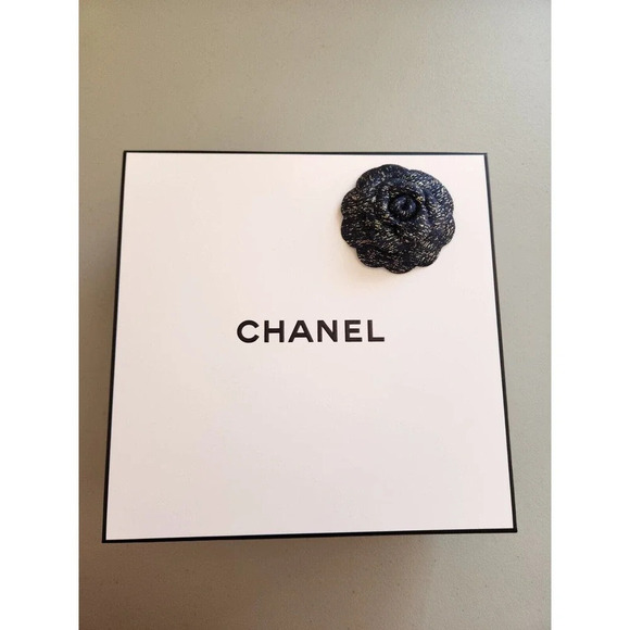 CHANEL Square Empty Gift Box Container 8.5"x8.5"x3.75" Cover Camellia Flower - Picture 15 of 15